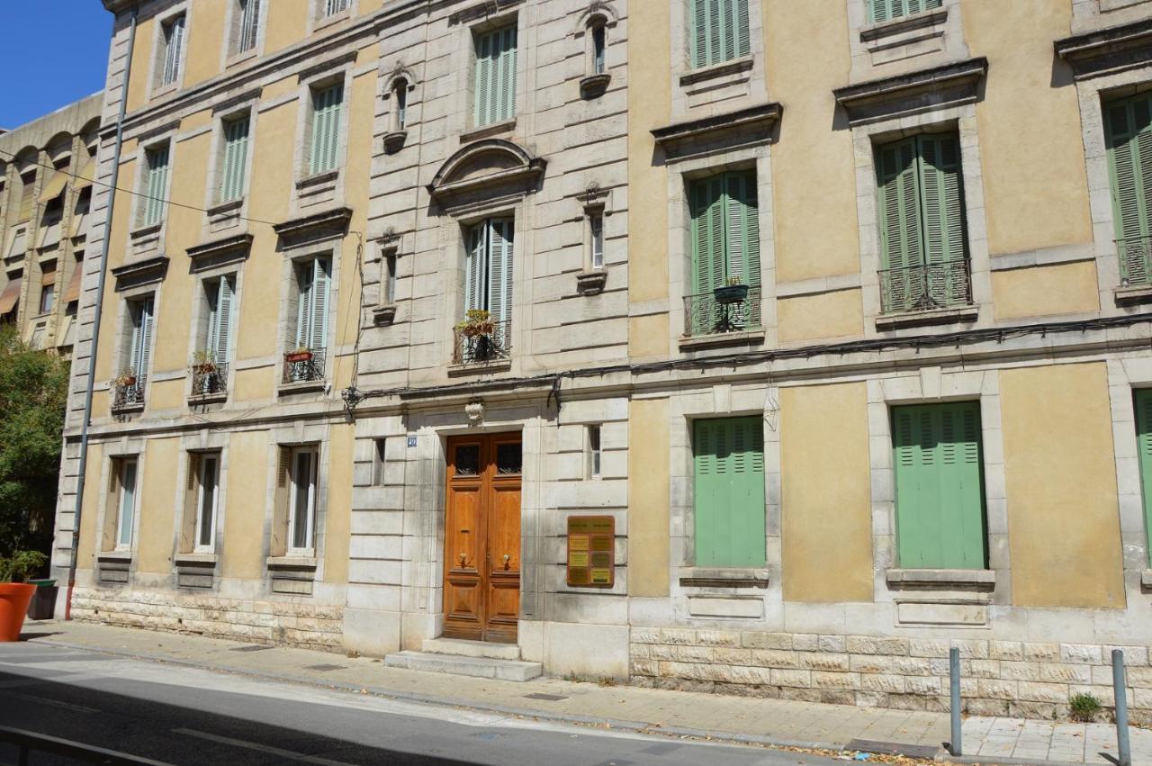 Appartement Intra Muros 8 Personnes Climatise Wifi Stationnement Facile อาวีญง ภายนอก รูปภาพ