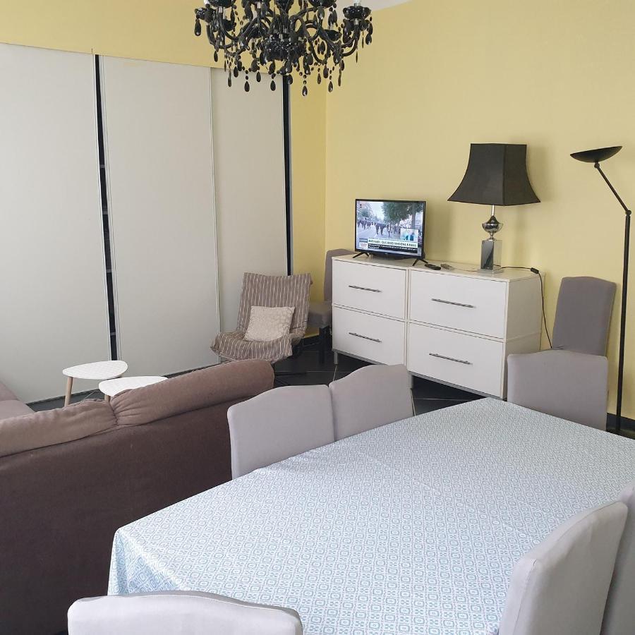 Appartement Intra Muros 8 Personnes Climatise Wifi Stationnement Facile อาวีญง ภายนอก รูปภาพ