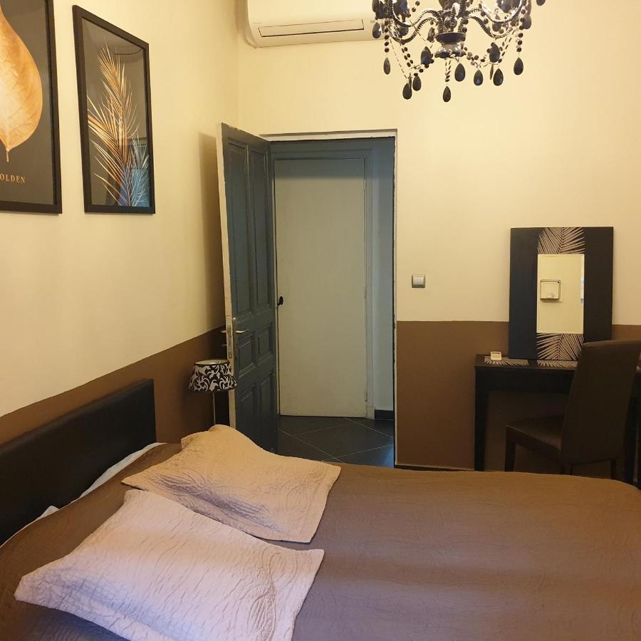 Appartement Intra Muros 8 Personnes Climatise Wifi Stationnement Facile อาวีญง ภายนอก รูปภาพ